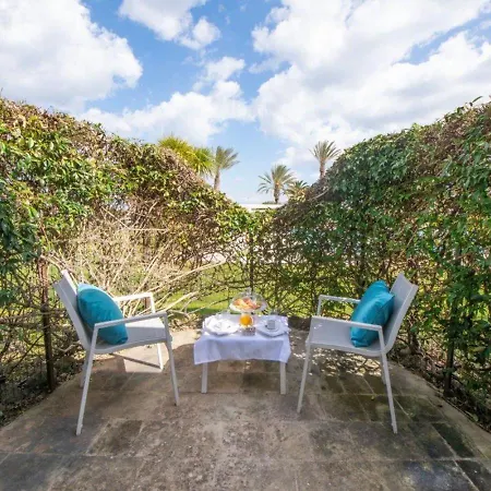 Grand Masseria Santa Lucia מלון