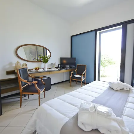 Grand Masseria Santa Lucia מלון 4*