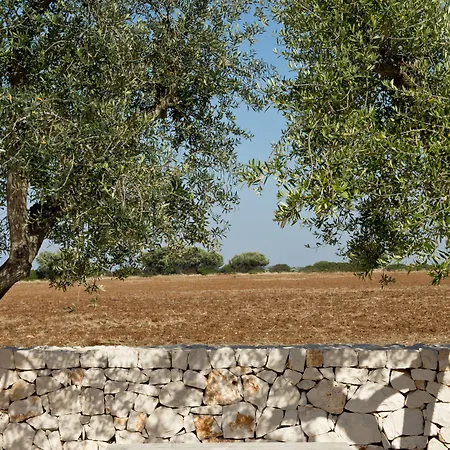 Grand Masseria Santa Lucia מלון