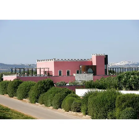Grand Masseria Santa Lucia מלון